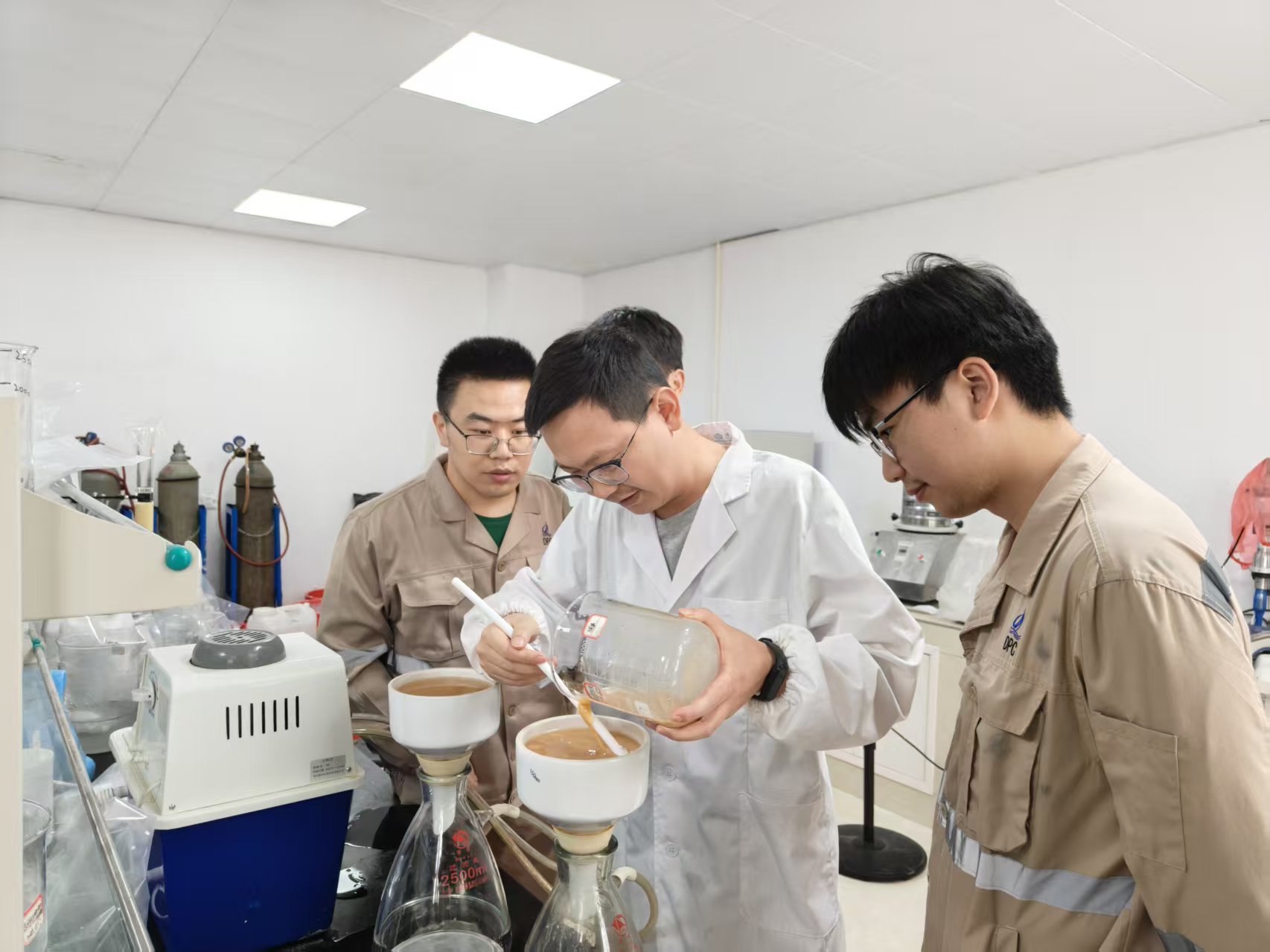 扎根鋰業(yè)，攻堅(jiān)路上讓“鋰”想花開｜中礦鋰業(yè)研發(fā)部90后工程師徐苗